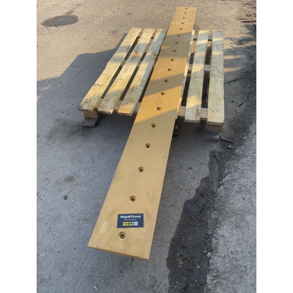 Лезо ковша Manitou  оригінал та аналог (на болтах)