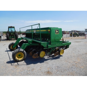 Комплект наклейок на сівалку John Deere 750